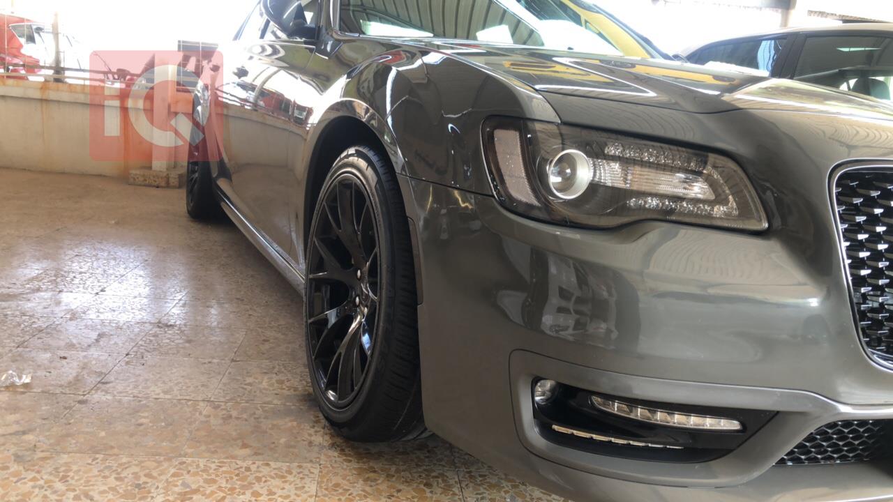 کرایسلەر 300